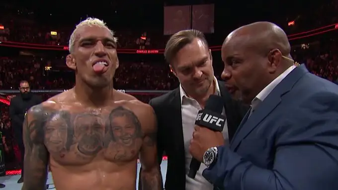 Charles do Bronx nocauteou Beneil Dariush ainda no primeiro round do UFC 289 (Foto: Reprodução)