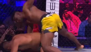Francis Ngannou nocauteou Renan Problema no primeiro round na PFL Super Fights (Foto: Reprodução)