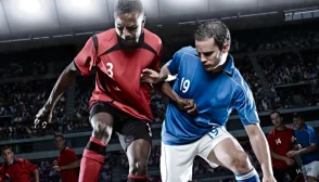 L'immagine mostra giocatori rivali che si contendono il pallone