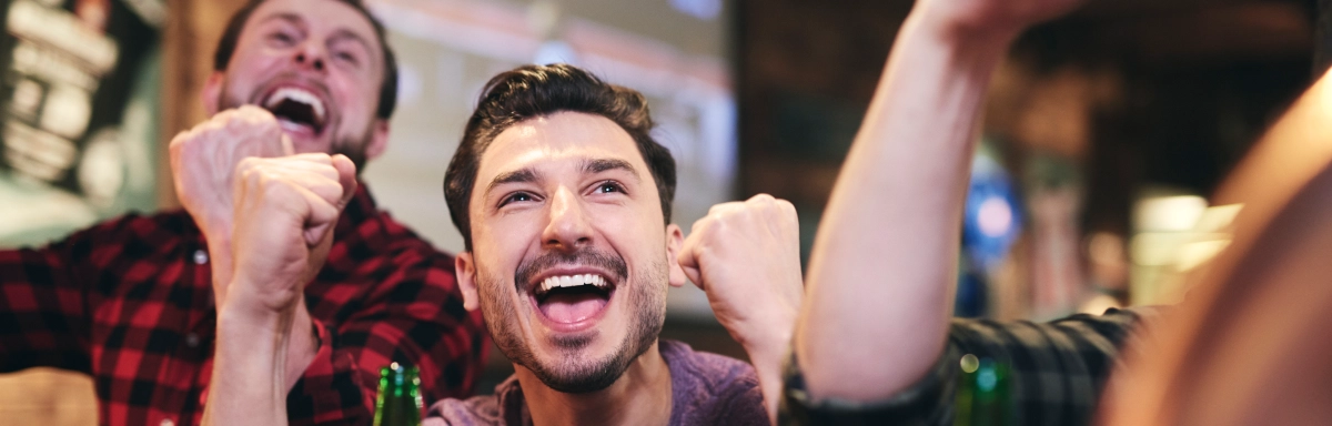 l'immagine mostra i fan che festeggiano