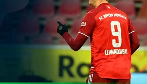 Imagem do jogador de futebol Lewandowski de costas