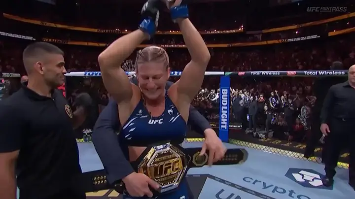 imagem: UFC 316 - kayla recebe cinturão