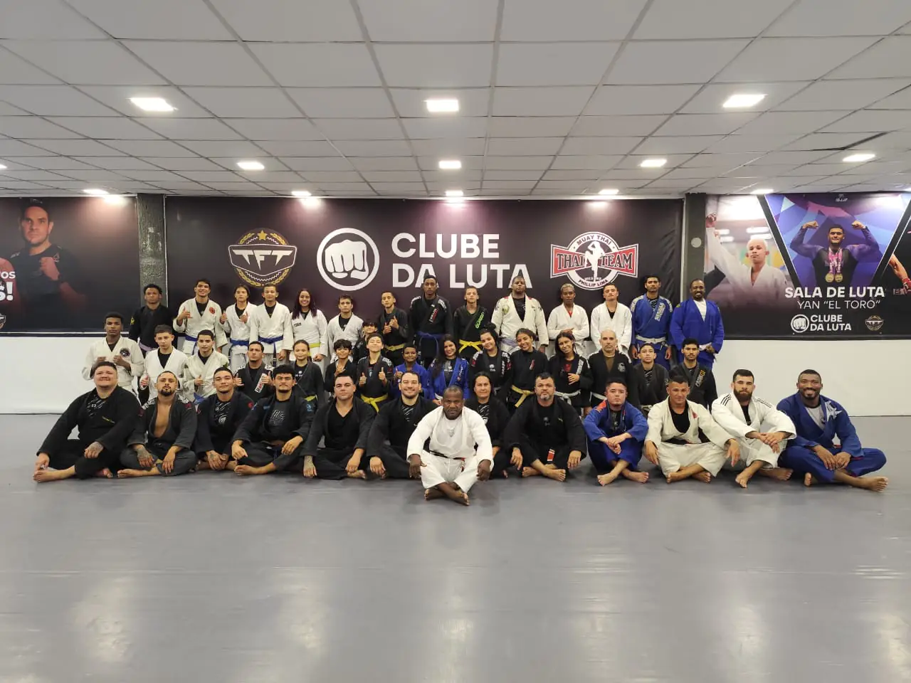 Foto mostra equipe do Clube da Luta