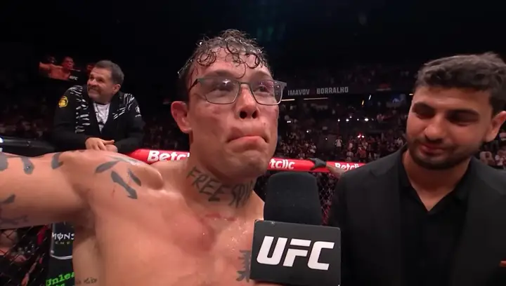 Caio Borralho recebeu duras críticas do ex-campeão Sean Strickland após derrota sofrida no UFC Paris (Foto: Reprodução/UFC)