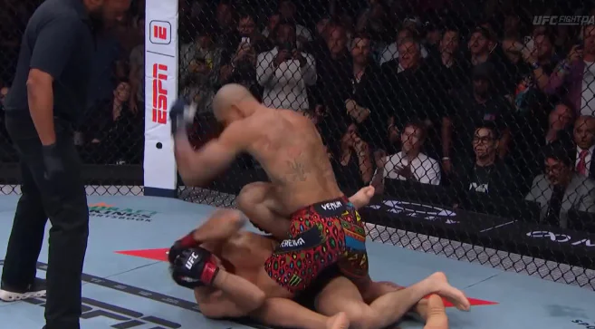 Poatan nocauteou Ankalaev e reconquistou o cinturão dos meio-pesados no UFC 320 (Foto: Reprodução)