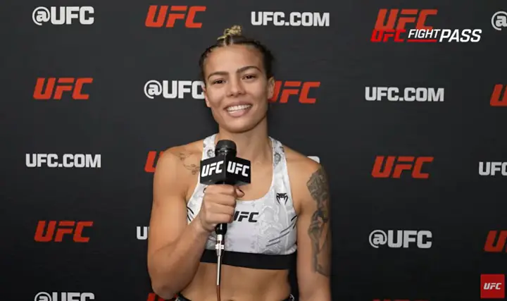 Luana Santos festejou sua terceira vitória no UFC e explicou como surgem as ideias de "dancinhas" (Foto: Reprodução/UFC)