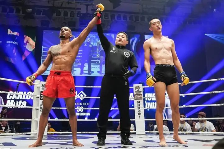Ex-campeão do LFA e ex-UFC, Carlos Tizil superou dois anos afastado do esporte, reviveu momentos difíceis e hoje celebra uma nova fase no evento japonês Knock Out (Foto: Divulgação)
