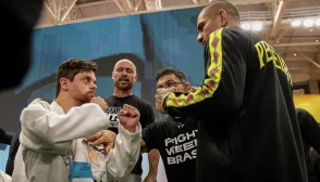 Poatan participou da premiação no Velódromo Olímpico e reforçou a importância dos projetos sociais nas artes marciais (Foto: Divulgação/Gabriel Cardoso)