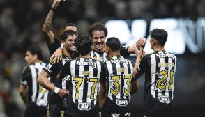 Timo do Atlético-MG comemorando gol