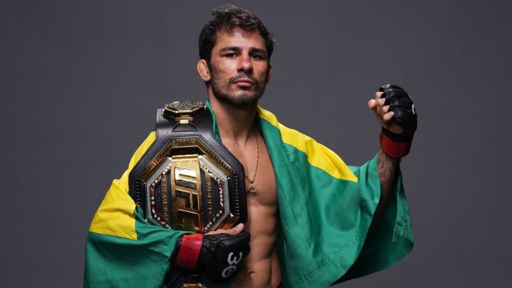 Alexandre Pantoja defenderá seu cinturão em dezembro de 2025