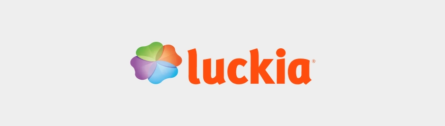 la imagen muestra el logotipo de Luckia sobre un fondo gris