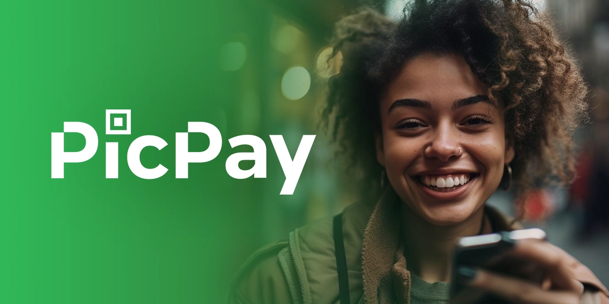 Imagem mostra mulher sorrindo enquanto usa o smartphone e a logo da PicPay